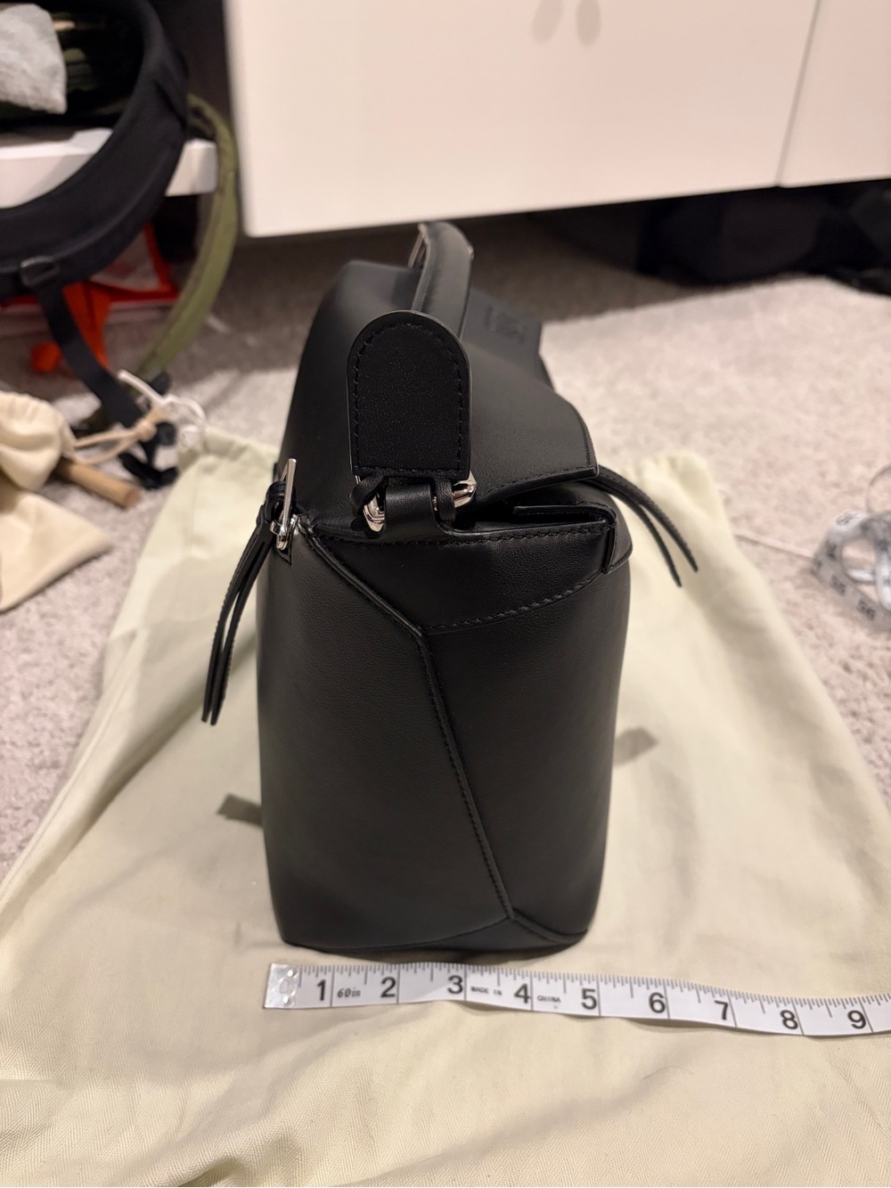 Loewe Medium Puzzle Edge bag in black calfskin - Picture 14 of 15